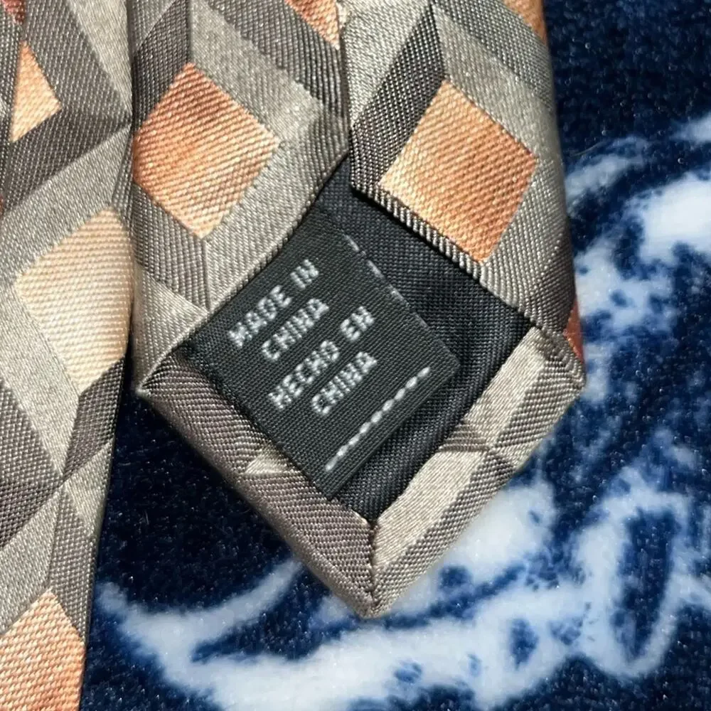 Arrow 100% Silk Geometric Design Necktie